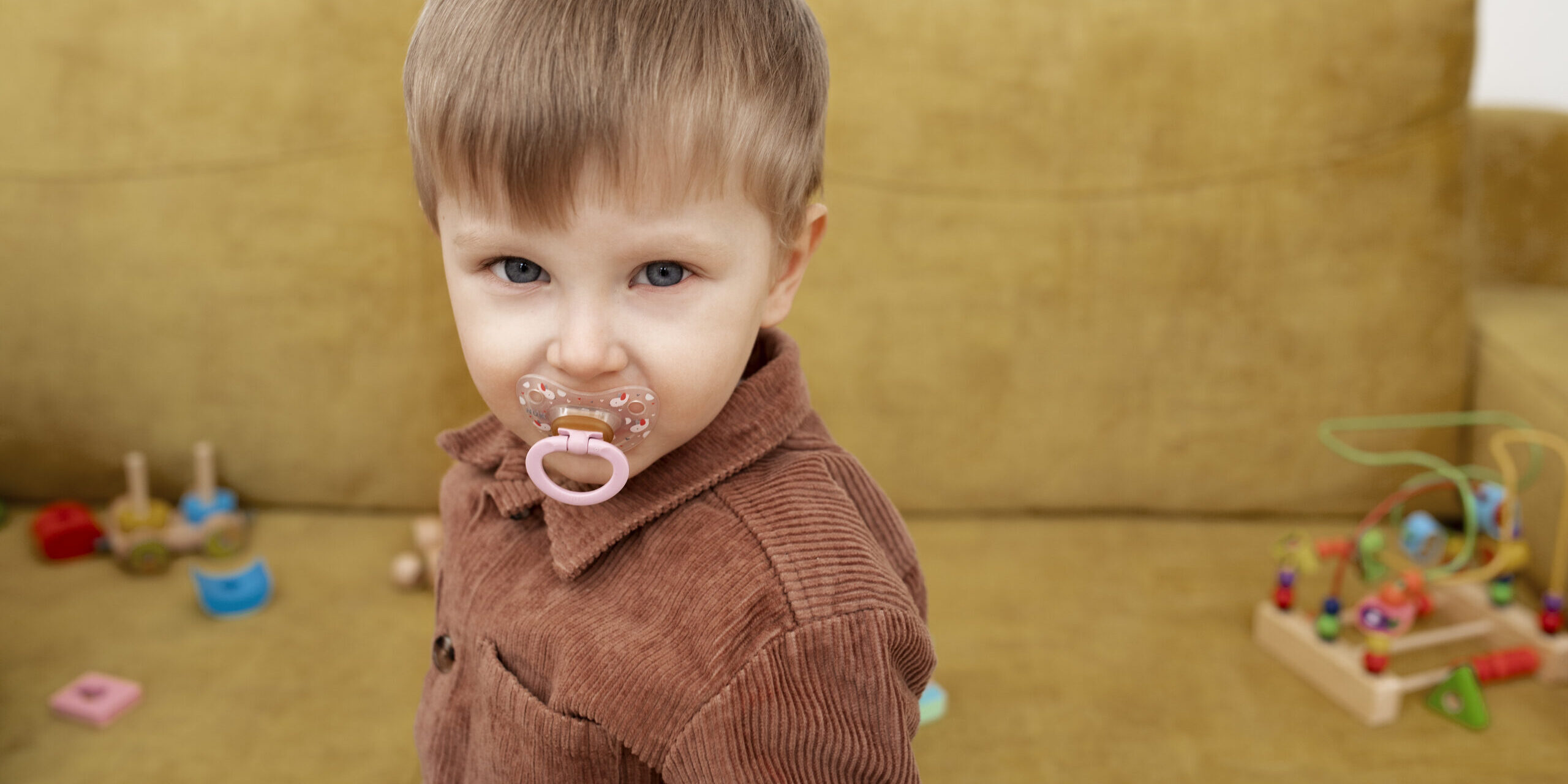 mainan masok mulut hidung atau telinga
